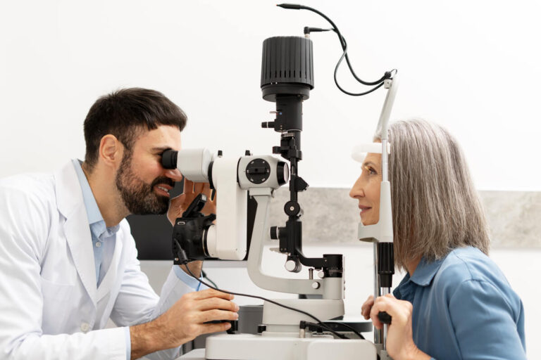 Un examen de vue régulier chez un spécialiste pour garantir une santé oculaire optimale.