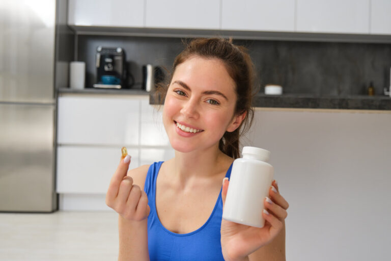 Gamme de flacons de compléments alimentaires premium fabriqués en France pour la santé au quotidien.