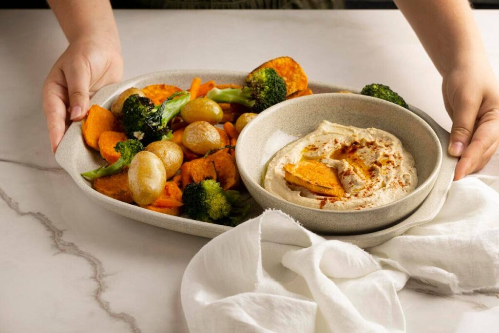 Assiette de nourriture mixée adaptée à la réalimentation après une chirurgie de l'estomac.