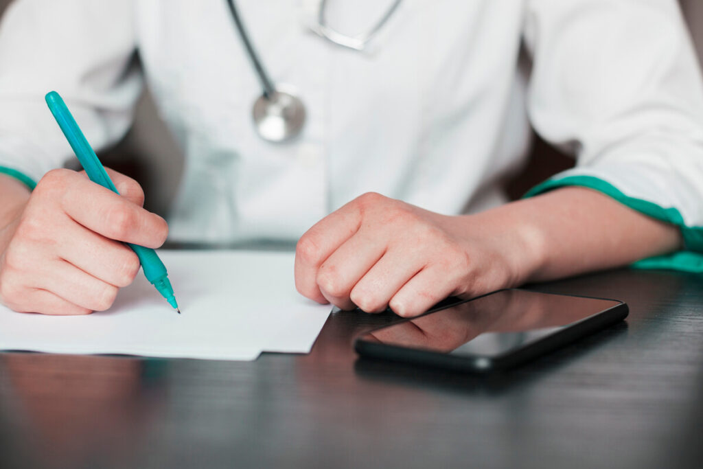 Je veux changer d'hôpital : droits, démarches et transfert de dossier 4 Rédaction d'une demande écrite de transmission de dossier médical hospitalier.