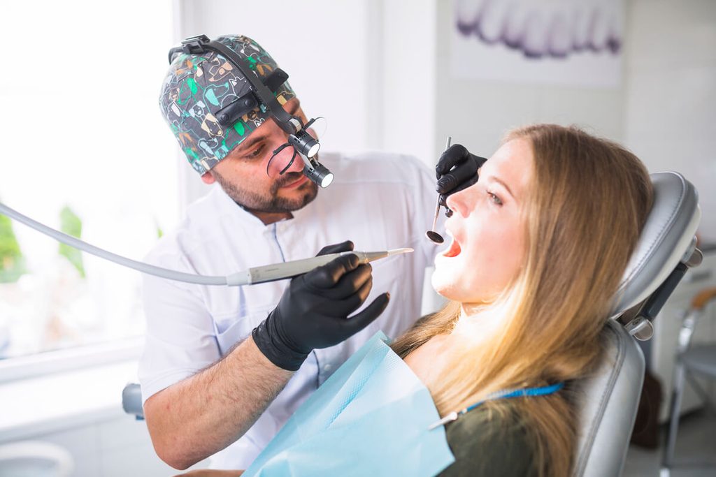 Chlorhexidine qui tache les dents : pourquoi ces taches brunes et comment les enlever ? 3
